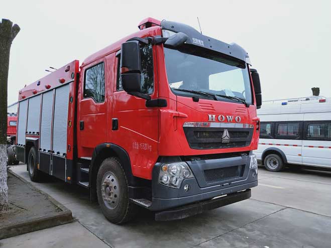 國六豪沃T5G8噸水罐消防車有售
