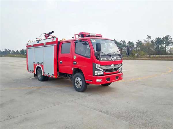 新款蓝牌东风多利卡D6双排2.5方水罐消防车生产厂家
