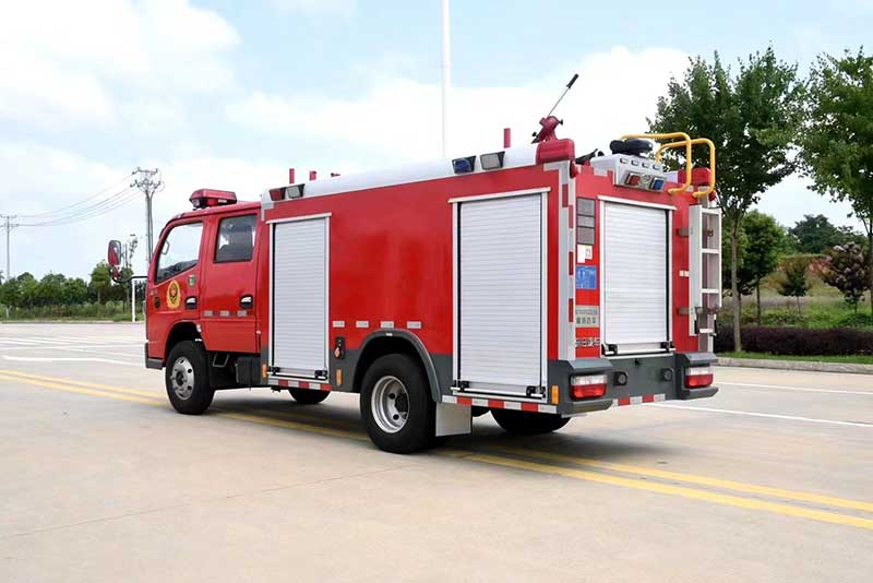 多利卡D6双排2.5方水罐消防车图片