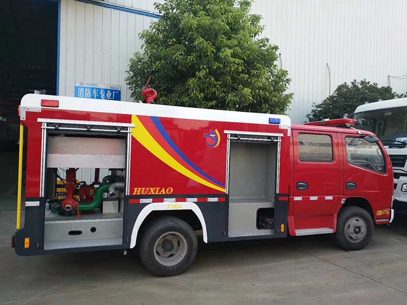 新款2.5方水罐消防車_東風多利卡D6雙排水罐消防車高品質_質量好_功能齊全