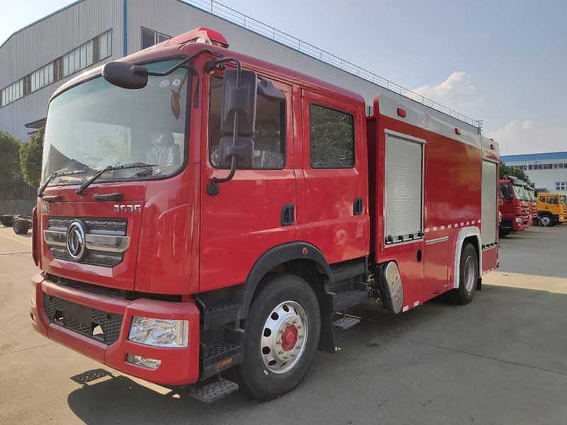 新款多利卡D9双排7吨泡沫消防车价格