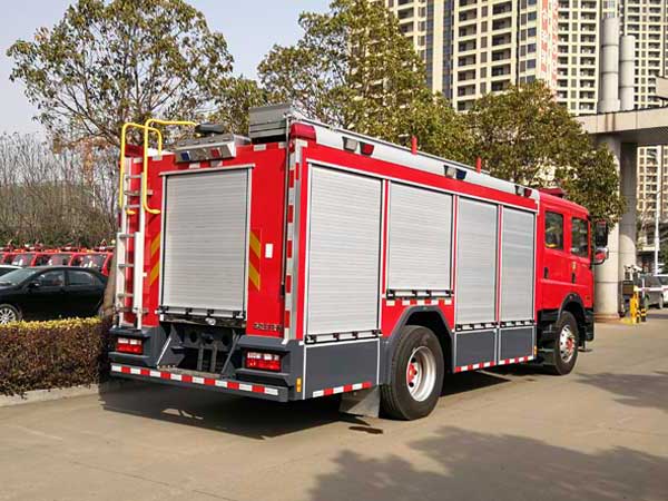 新款国6东风多利卡D9双排7吨泡沫消防车最好改装厂