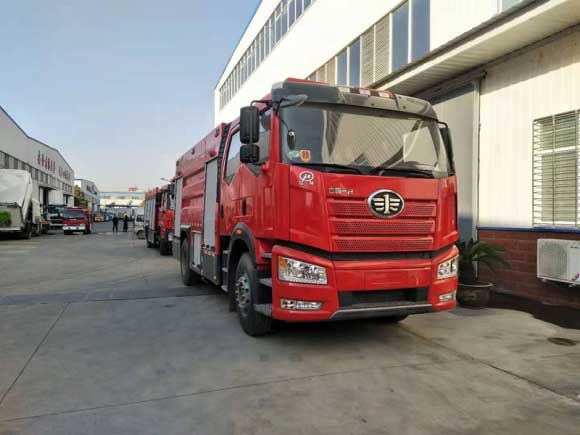 最新8吨泡沫消防车_解放J6双排泡沫消防车生产厂家、参数