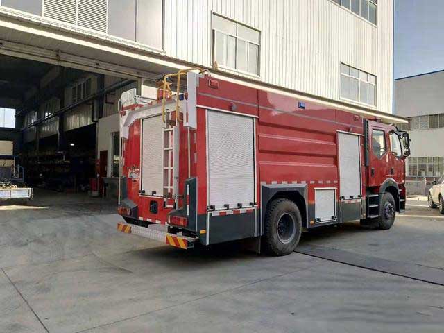 解放J6双排8吨泡沫消防车厂家直供