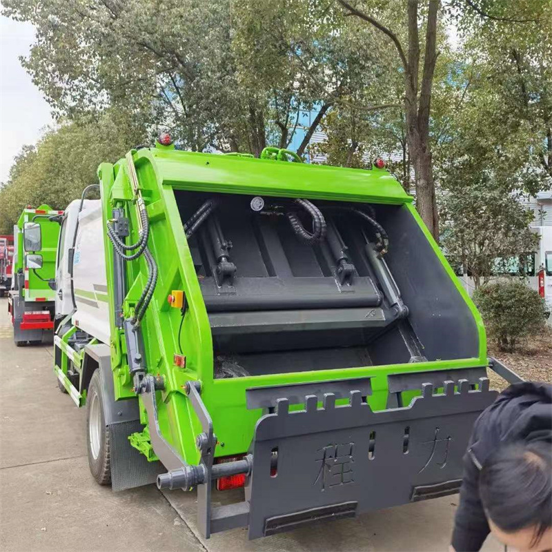 新款国6东风多利卡D6_6方压缩式垃圾车实拍图_生产厂家推荐配置
