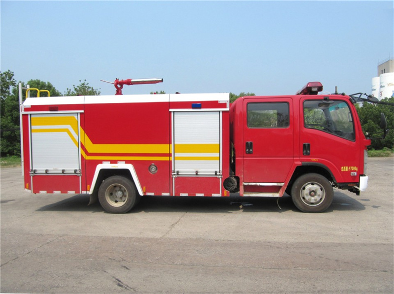 庆铃五十铃3.5吨水罐消防车性价比高、首选车型、厂价直供