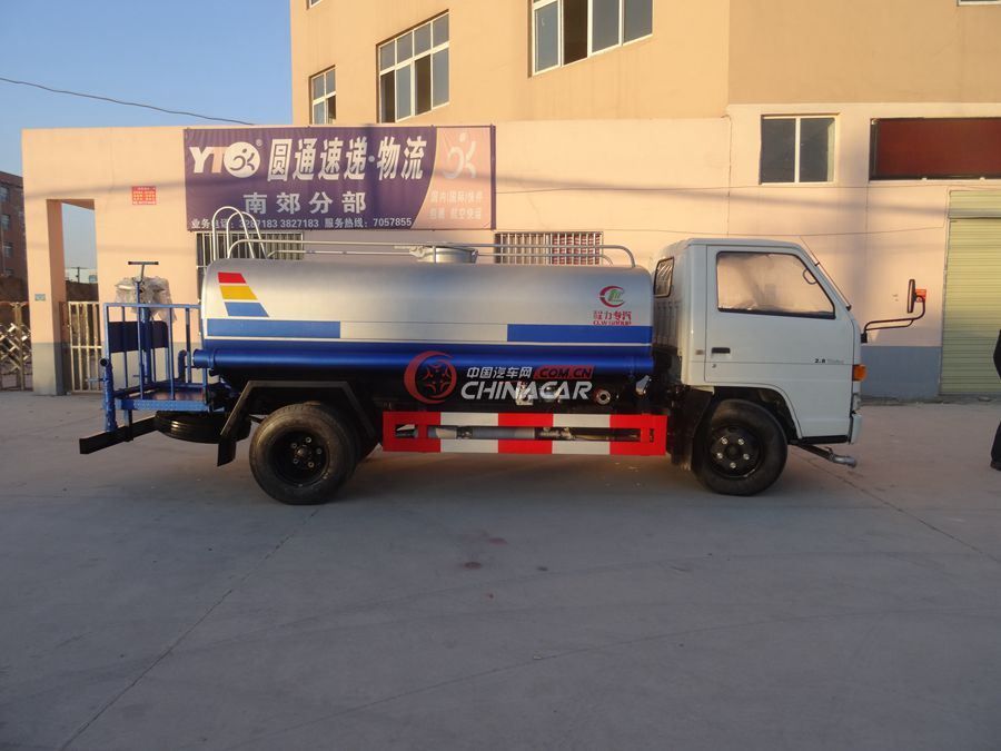国五江铃5吨洒水车实拍图片