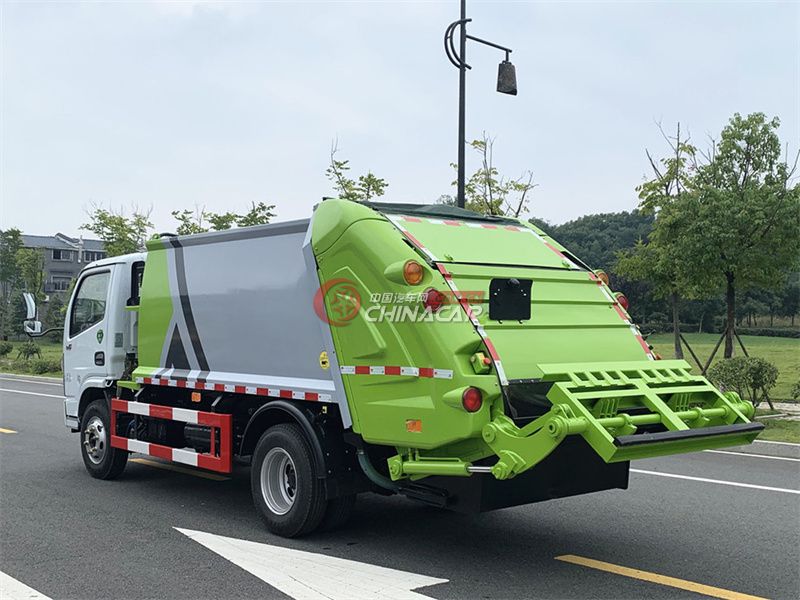 国六东风多利卡D6 6方压缩式垃圾车实拍图片