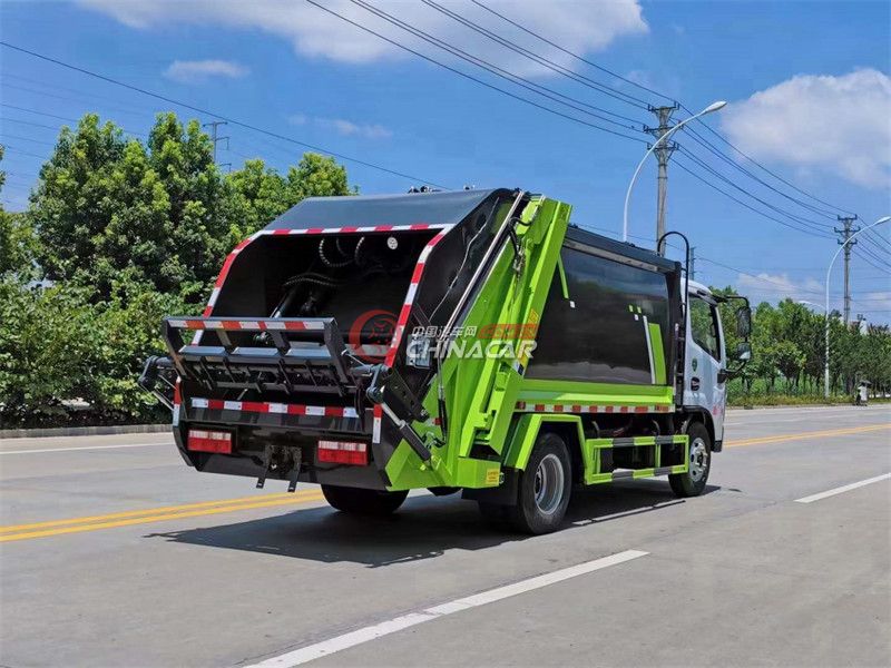 国六东风多利卡D6 5方压缩垃圾车实拍图片