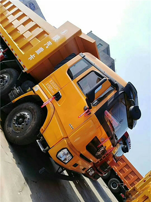 【宜春】陕汽德龙X3000   8米6的货箱。 价格42.80万 二手车