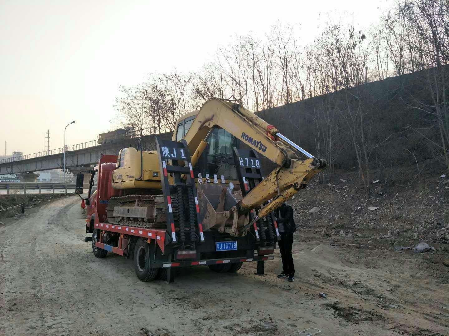 【随州】重汽王牌单桥蓝牌平板车10吨挖机运输车首选价格 价格8.00万 二手车