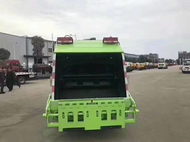 【随州】蓝牌压缩式垃圾车 价格9.90万 二手车