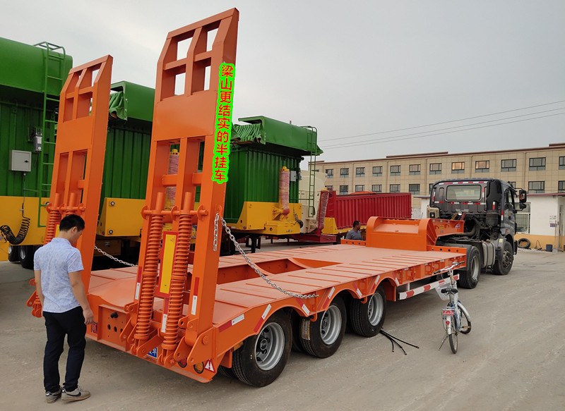 【日喀则】西藏订做13米挖掘机运输车 全国发货 梁山挂车 价格6.00万 二手车