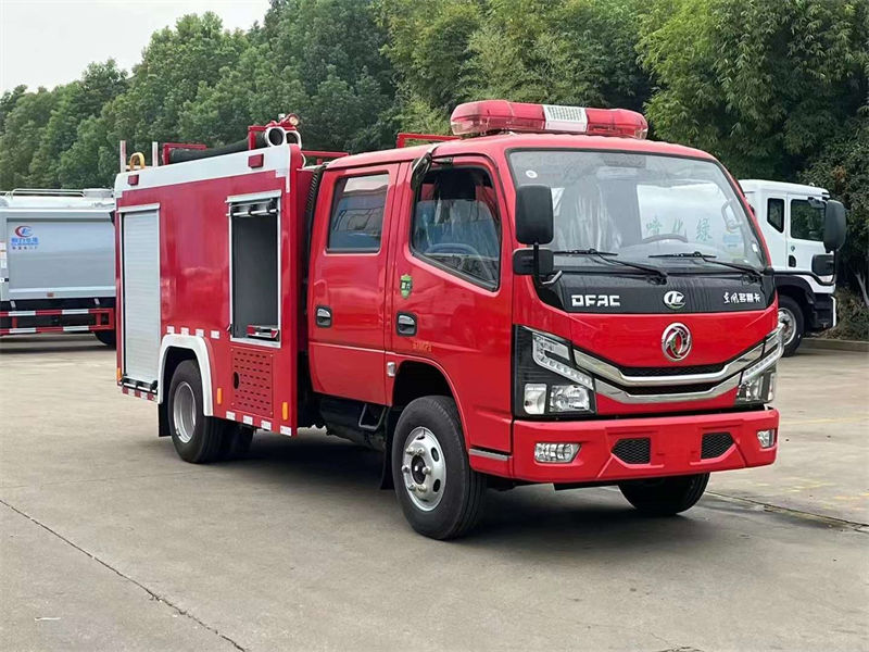 今日推荐一国六东风小多利卡2吨水罐消防车15826763000