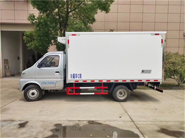 福田冷藏车2.6米加装奶制品运输大概多少钱一辆