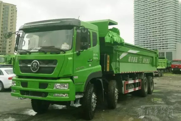 18辆新斯台尔D7B环保渣土车交付杭州用户