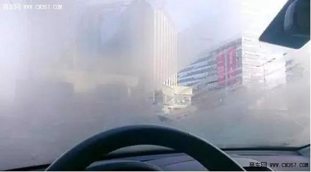   用车小知识：如何防止汽车玻璃起雾？