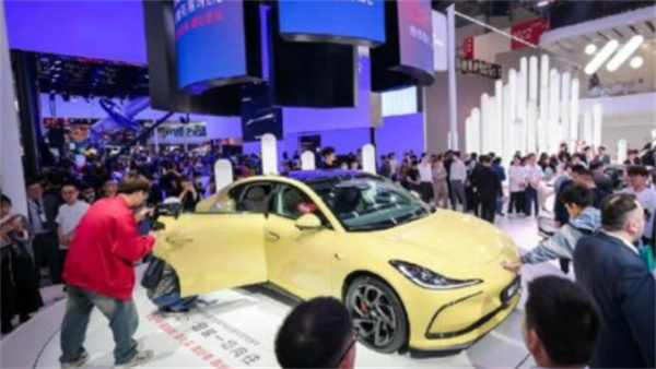 北京国际车展 智己宣布L6将全系搭载智能生态驾舱系统IMOS 3.0