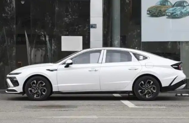 索納塔 NF 與同級別車型相..