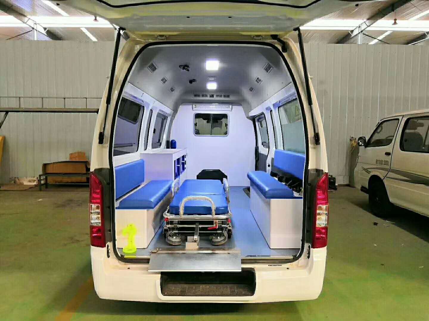 福田G7高顶运输型医疗救护车