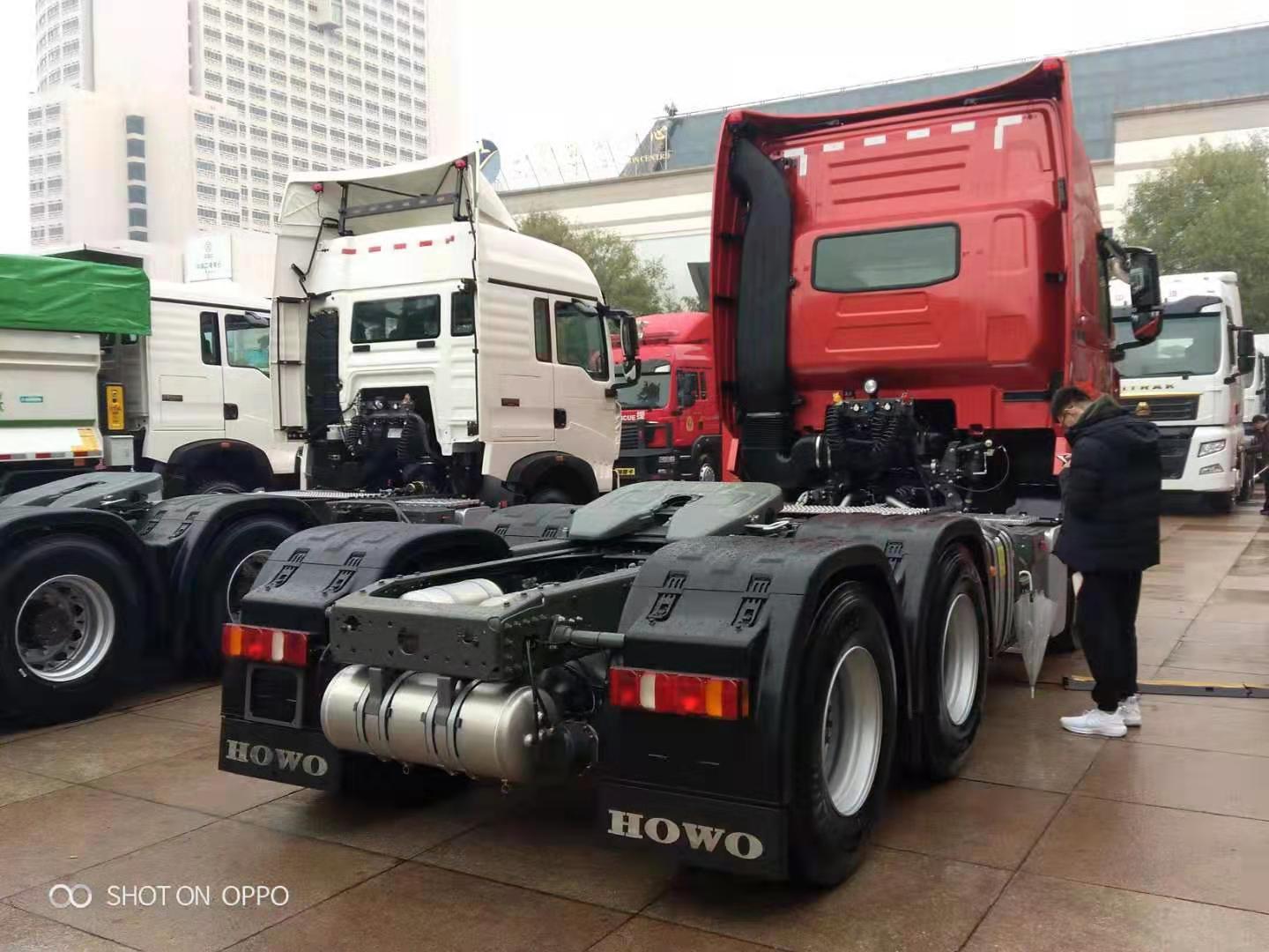 中国重汽豪沃T7 大油箱轻量化540马力牵引车