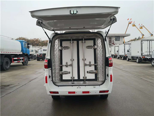 福田G7面包冷藏车 双排座冷藏车 厢长2.9米蔬菜冷藏车
