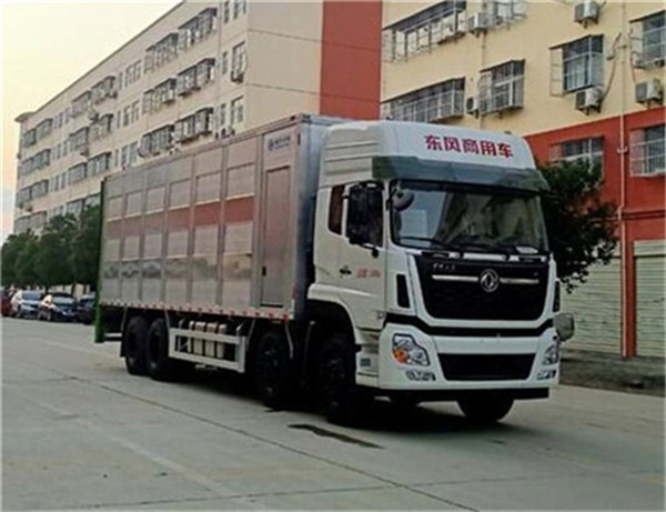 大型畜禽运输车 9.6米猪苗车