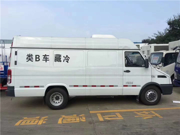 上海依维柯冷藏车  面包式冷藏车