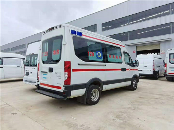 依维柯宝迪V70救护车 新款高顶负压监护型救护车