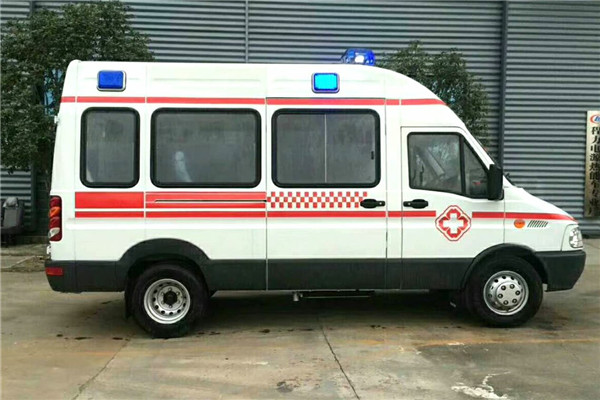 国六救护车新车型-中顶中轴普通型救护车