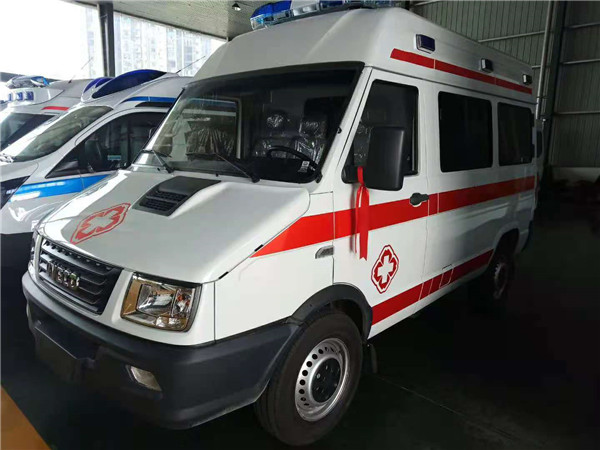 方舱医疗救护车-依维柯高顶长轴运输型急救车