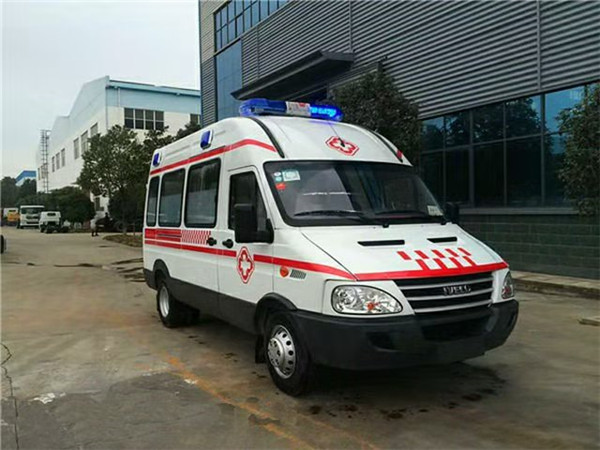 程力高端救护车 依维柯负压急救车 重症运输型救护车