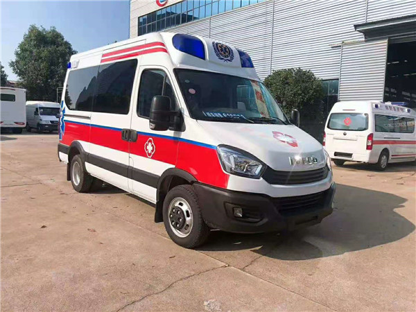 国六监护型救护车 依维柯负压急救车 中型方舱救护车