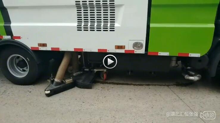多利卡干湿8吨吸尘车视频